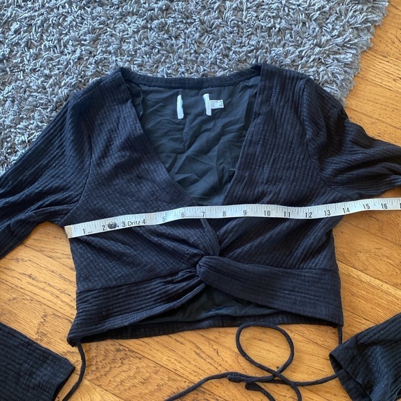 NWOT Princess Polly Black Ribbed Long Sleeve Wrap Around and Tie Crop Top Size 6 - Picture 5 of 9
